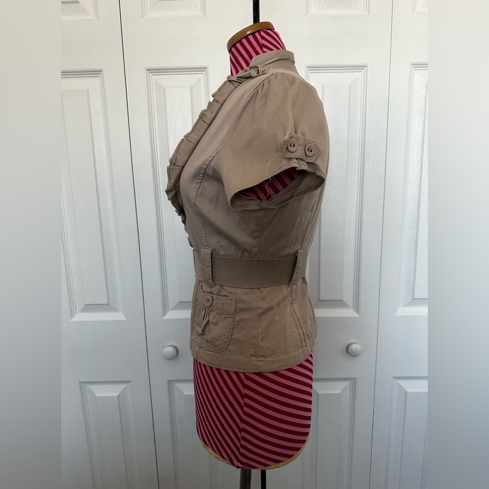 Low Cut Button Up Short Sleeve Top - Picture 3 of 4